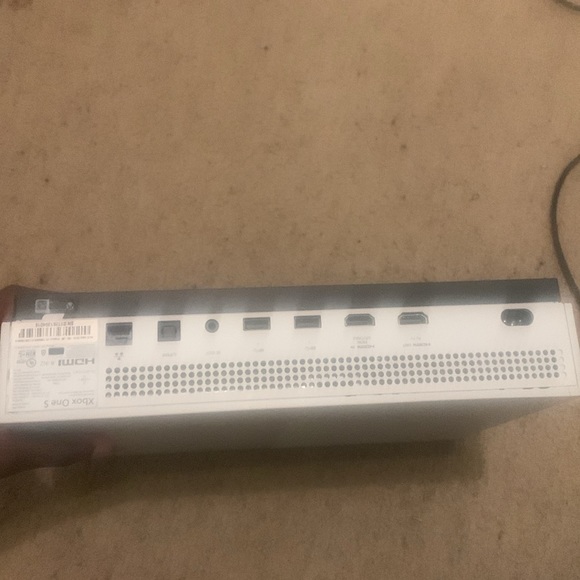 Xbox box one s still works and no issues or problems with it up for sale 😊
